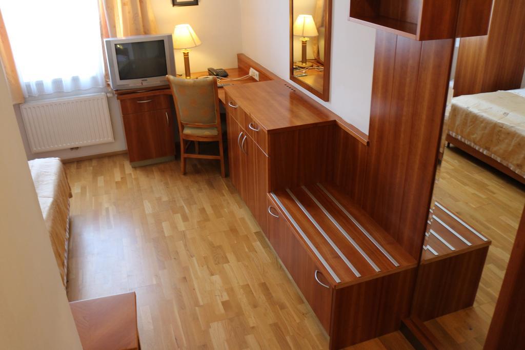 Hotel Wasserpalast - Breakfast For Free!!! Graz Room photo